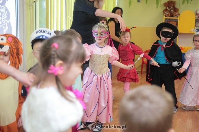Bal karnawałowy w miejskiej „szesnastce” [15.01.2016] - zdjęcie #76 - eOstroleka.pl