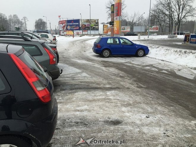 Ostrołęka: Mistrz Parkowania pod McDonalds [15.01.2016] - zdjęcie #1 - eOstroleka.pl