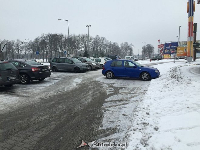 Ostrołęka: Mistrz Parkowania pod McDonalds [15.01.2016] - zdjęcie #3 - eOstroleka.pl