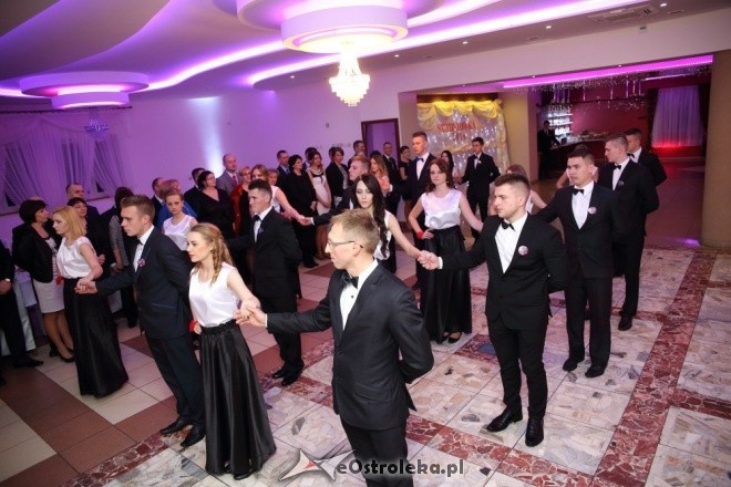 Studniówka maturzystów z Zespołu Szkół Powiatowych z Baranowa [16.01.2016] - zdjęcie #40 - eOstroleka.pl