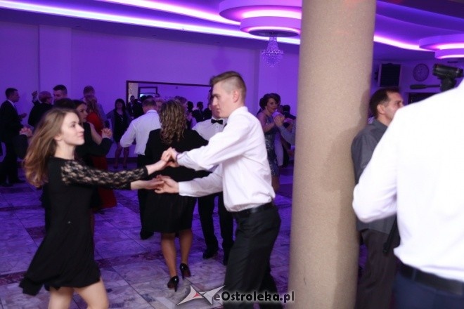 Studniówka maturzystów z Zespołu Szkół Powiatowych z Baranowa [16.01.2016] - zdjęcie #4 - eOstroleka.pl