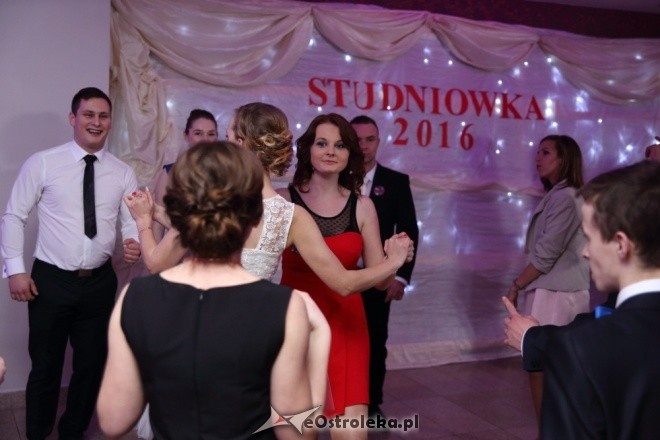 Studniówka maturzystów z Zespołu Szkół Powiatowych z Baranowa [16.01.2016] - zdjęcie #1 - eOstroleka.pl