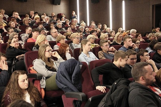 Spotkanie z Kingą Dębską w Dyskusyjnym Klubie Filmowym [18.01.2016] - zdjęcie #8 - eOstroleka.pl
