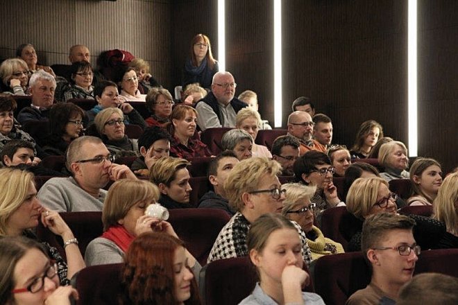 Spotkanie z Kingą Dębską w Dyskusyjnym Klubie Filmowym [18.01.2016] - zdjęcie #1 - eOstroleka.pl