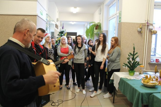 Uczniowie „czwórki” pomagają w walce z chorobą malutkiej Zosi Kwaśniak [19.01.2016] - zdjęcie #1 - eOstroleka.pl
