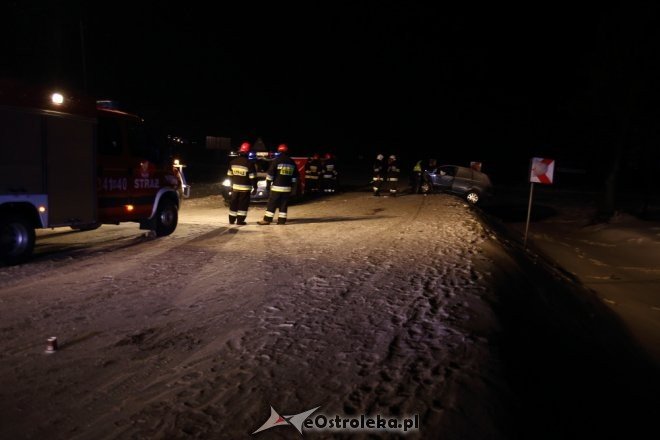 Tragiczny wypadek w Tyszkach Nadborach: 1 osoba nie żyje, 5 zostało rannych [20.01.2016] - zdjęcie #2 - eOstroleka.pl