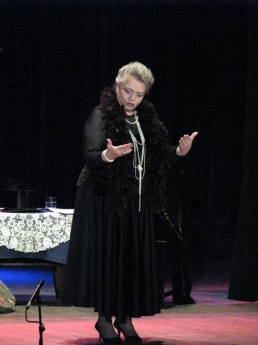 Anna Seniuk w spektaklu teatralnym w Ostrołęckim Centrum Kultury [22.01.2016] - zdjęcie #15 - eOstroleka.pl