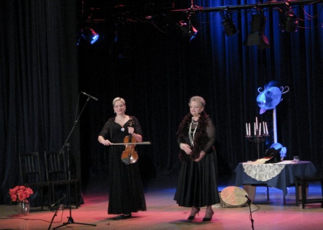Anna Seniuk w spektaklu teatralnym w Ostrołęckim Centrum Kultury [22.01.2016] - zdjęcie #11 - eOstroleka.pl