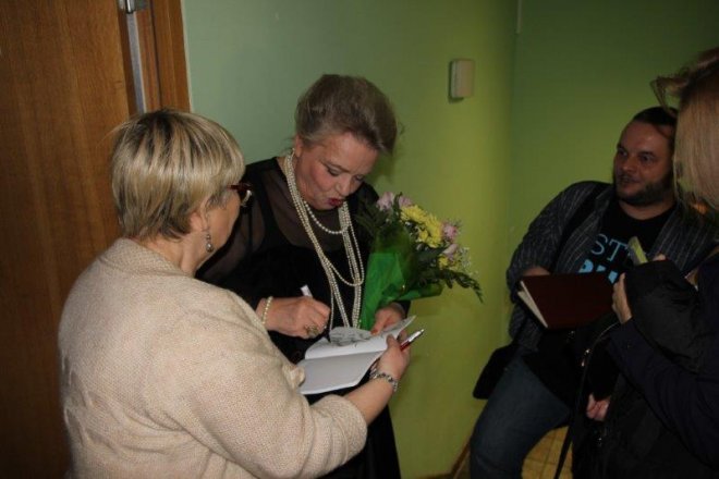 Anna Seniuk w spektaklu teatralnym w Ostrołęckim Centrum Kultury [22.01.2016] - zdjęcie #5 - eOstroleka.pl