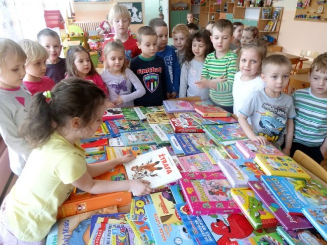 Zbiórka książek w Przedszkolu Nr 17  - zdjęcie #3 - eOstroleka.pl