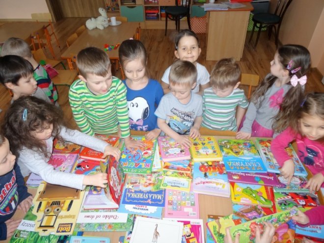 Zbiórka książek w Przedszkolu Nr 17  - zdjęcie #5 - eOstroleka.pl