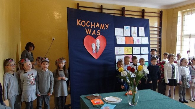 Dzień Babci i Dziadka w Szkole Podstawowej w Troszynie [27.01.2016] - zdjęcie #13 - eOstroleka.pl