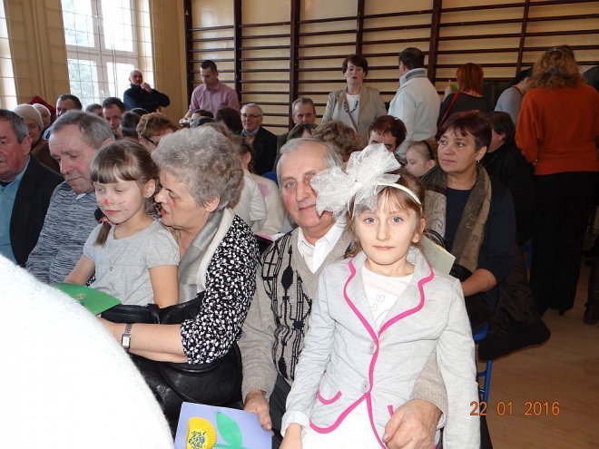 Dzień Babci i Dziadka w Szkole Podstawowej w Troszynie [27.01.2016] - zdjęcie #24 - eOstroleka.pl