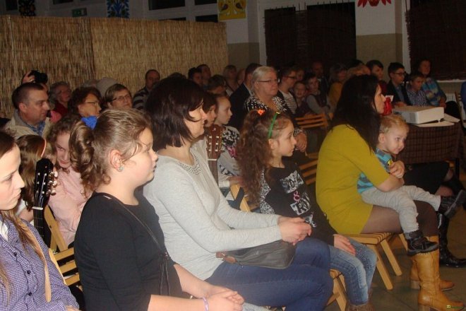 Koncert gitarowy w wykonaniu adeptów Łukasza Młynarczyka w Kadzidle [25.01.2016] - zdjęcie #28 - eOstroleka.pl