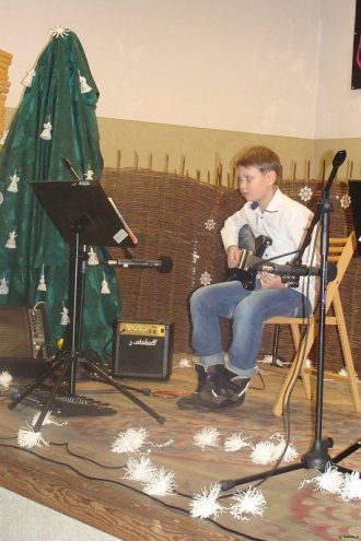 Koncert gitarowy w wykonaniu adeptów Łukasza Młynarczyka w Kadzidle [25.01.2016] - zdjęcie #36 - eOstroleka.pl