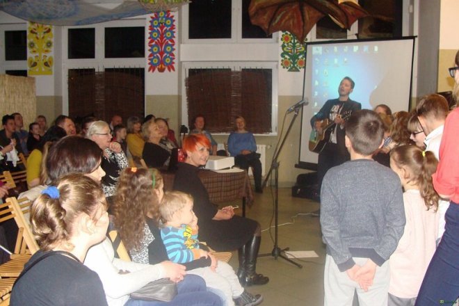 Koncert gitarowy w wykonaniu adeptów Łukasza Młynarczyka w Kadzidle [25.01.2016] - zdjęcie #9 - eOstroleka.pl