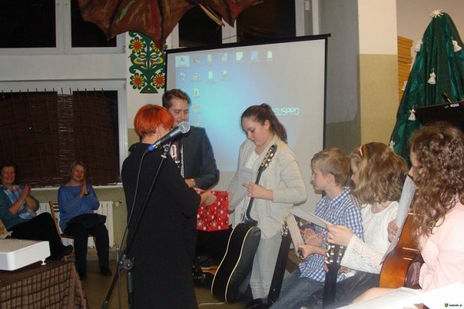 Koncert gitarowy w wykonaniu adeptów Łukasza Młynarczyka w Kadzidle [25.01.2016] - zdjęcie #2 - eOstroleka.pl