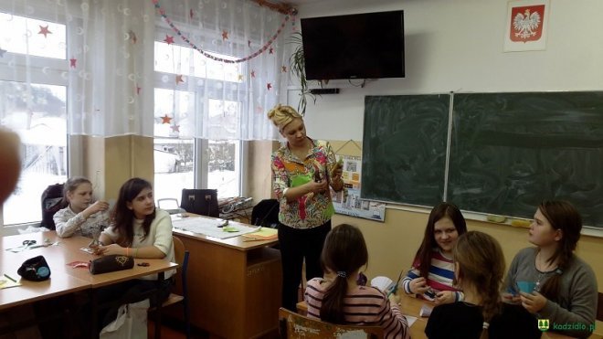 Uczniowie z Chudka 	wiedzą jak zrobić kurpiowską „gwiazdę” [29.01.2016] - zdjęcie #2 - eOstroleka.pl