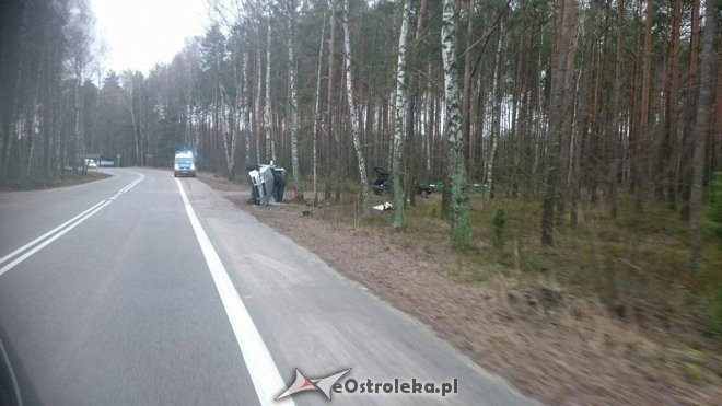 Wypadek w Durlasach: Kierująca vw bora uderzyła w drzewo [29.01.2016] - zdjęcie #1 - eOstroleka.pl