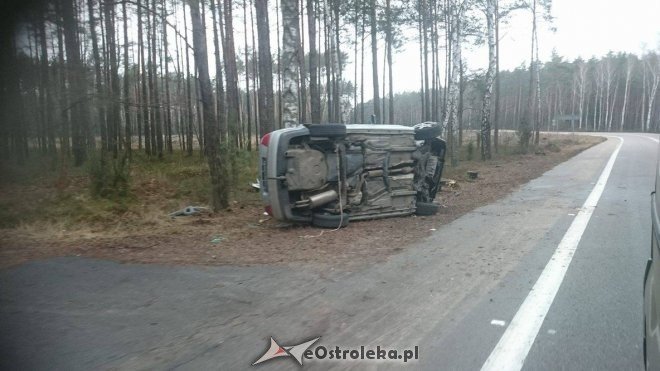Wypadek w Durlasach: Kierująca vw bora uderzyła w drzewo [29.01.2016] - zdjęcie #2 - eOstroleka.pl
