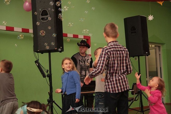 Bal karnawałowy dla dzieci z trzech ostrołęckich osiedli [30.01.2016] - zdjęcie #60 - eOstroleka.pl