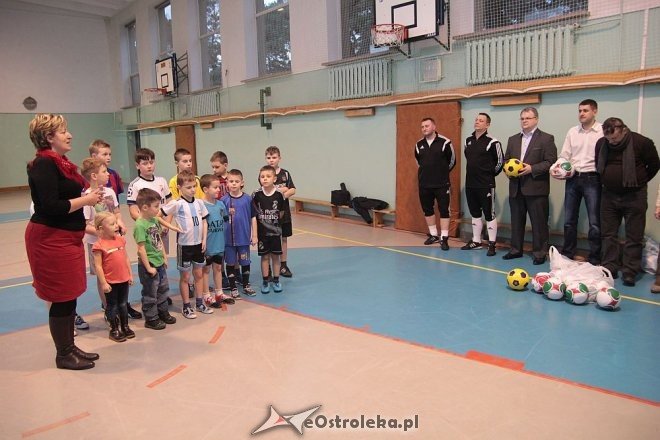 Nowe koszuli i piłko dla amatorskich juniorów z Wojciechowic [04.02.2016] - zdjęcie #22 - eOstroleka.pl