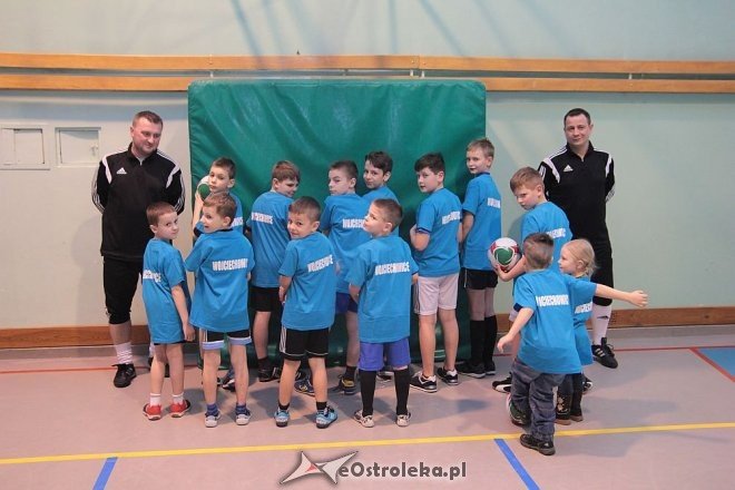 Nowe koszuli i piłko dla amatorskich juniorów z Wojciechowic [04.02.2016] - zdjęcie #6 - eOstroleka.pl