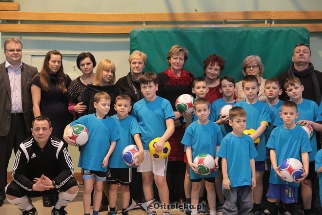 Nowe koszuli i piłko dla amatorskich juniorów z Wojciechowic [04.02.2016] - zdjęcie #3 - eOstroleka.pl