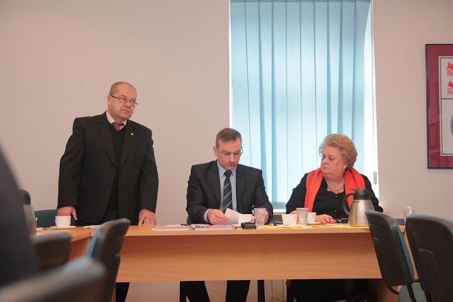 XVII sesja Rady Powiatu w Ostrołęce [08.02.2016] - zdjęcie #3 - eOstroleka.pl
