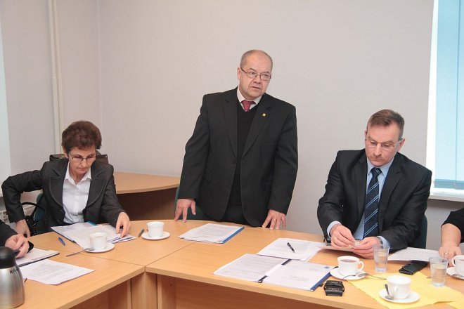 XVII sesja Rady Powiatu w Ostrołęce [08.02.2016] - zdjęcie #9 - eOstroleka.pl