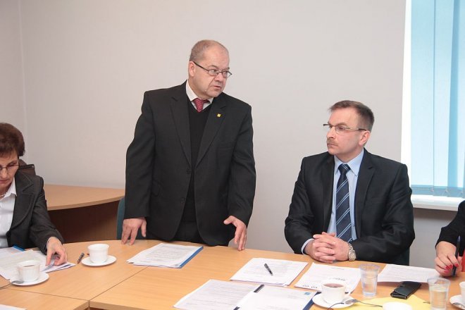 XVII sesja Rady Powiatu w Ostrołęce [08.02.2016] - zdjęcie #11 - eOstroleka.pl