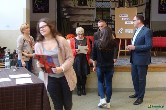 „Konkurs Jednego Wiersza”” w kadzidlańskiej bibliotece [13.02.2016] - zdjęcie #14 - eOstroleka.pl