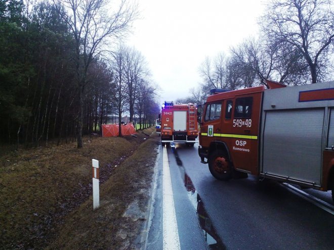 Śmiertelny wypadek w Stoku. Osobowy opel doszczętnie roztrzaskał się na drzewie [22.02.2016] - zdjęcie #1 - eOstroleka.pl