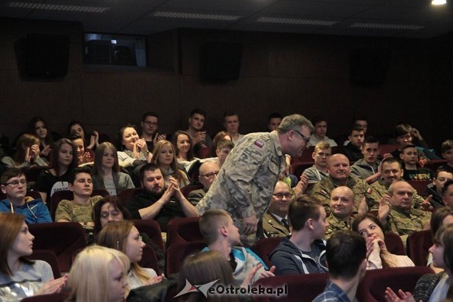 Weterani wojenni rozmawiali z ostrołęcką młodzieżą o misjach w Afganistanie i Iraku [23.02.2016] - zdjęcie #10 - eOstroleka.pl