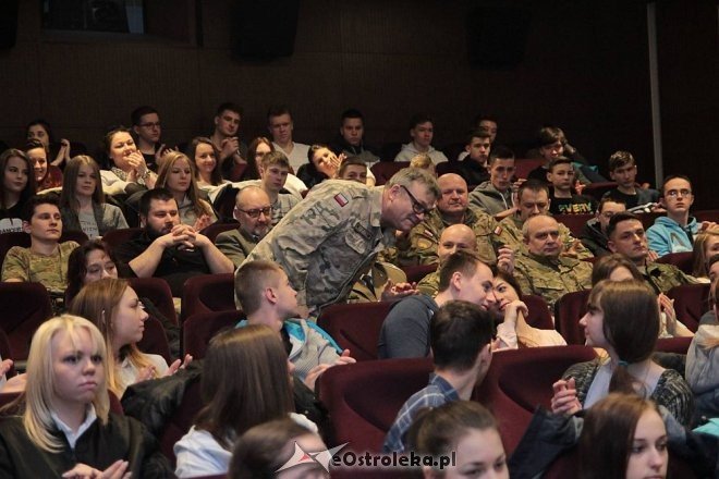 Weterani wojenni rozmawiali z ostrołęcką młodzieżą o misjach w Afganistanie i Iraku [23.02.2016] - zdjęcie #24 - eOstroleka.pl