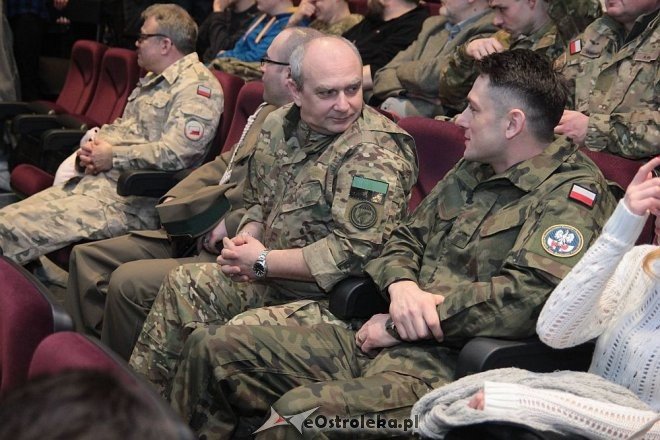 Weterani wojenni rozmawiali z ostrołęcką młodzieżą o misjach w Afganistanie i Iraku [23.02.2016] - zdjęcie #31 - eOstroleka.pl