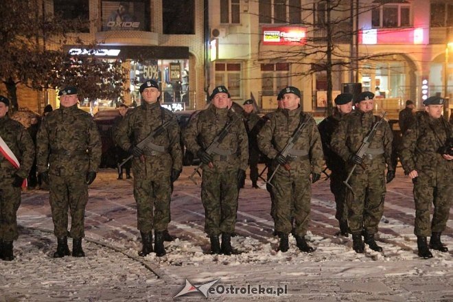 Ostrołęczanie uczcili pamięć Żołnierzy Wyklętych [01.03.2016] - zdjęcie #23 - eOstroleka.pl