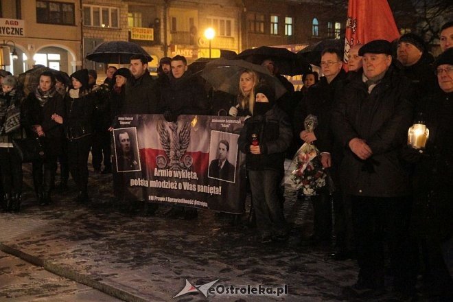Ostrołęczanie uczcili pamięć Żołnierzy Wyklętych [01.03.2016] - zdjęcie #38 - eOstroleka.pl