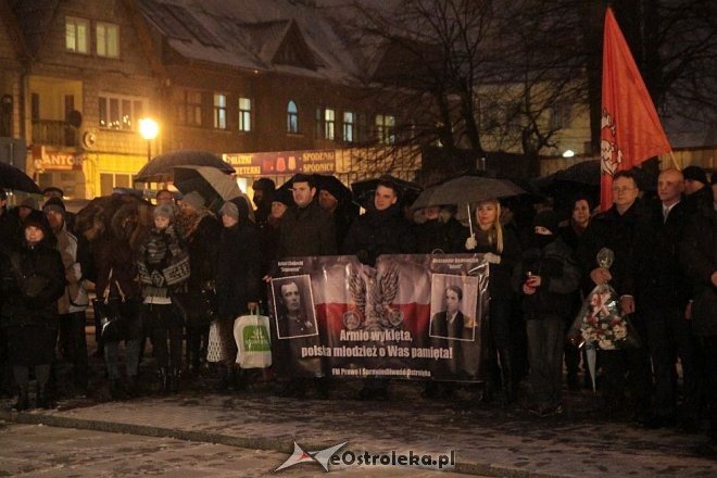 Ostrołęczanie uczcili pamięć Żołnierzy Wyklętych [01.03.2016] - zdjęcie #48 - eOstroleka.pl
