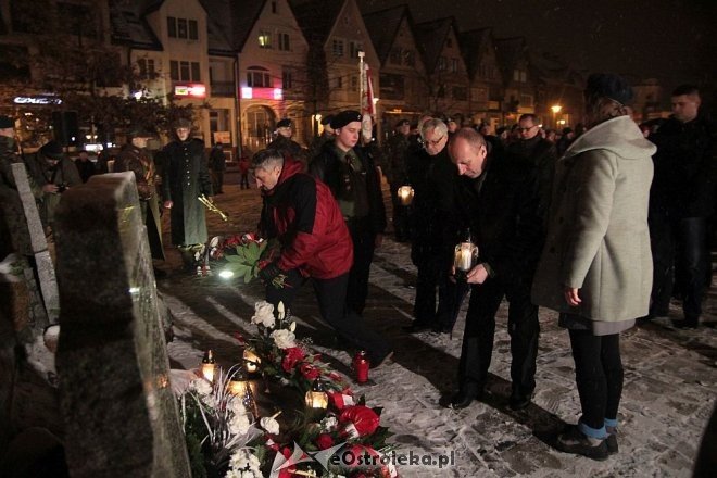 Ostrołęczanie uczcili pamięć Żołnierzy Wyklętych [01.03.2016] - zdjęcie #28 - eOstroleka.pl