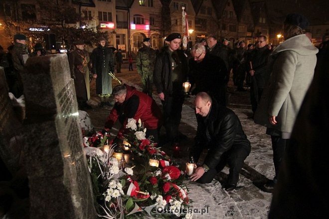 Ostrołęczanie uczcili pamięć Żołnierzy Wyklętych [01.03.2016] - zdjęcie #27 - eOstroleka.pl