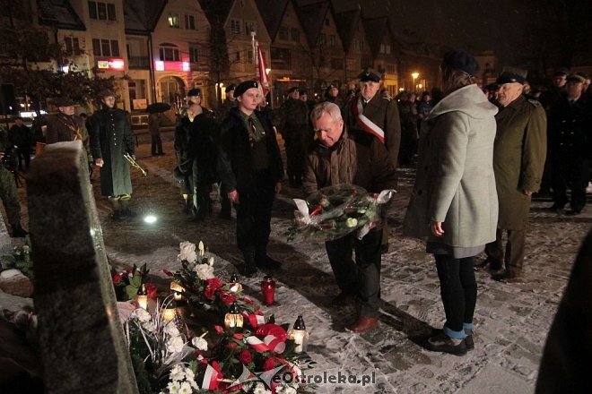 Ostrołęczanie uczcili pamięć Żołnierzy Wyklętych [01.03.2016] - zdjęcie #25 - eOstroleka.pl