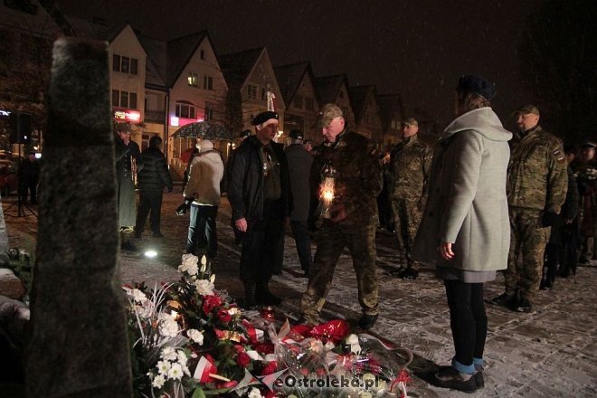 Ostrołęczanie uczcili pamięć Żołnierzy Wyklętych [01.03.2016] - zdjęcie #19 - eOstroleka.pl