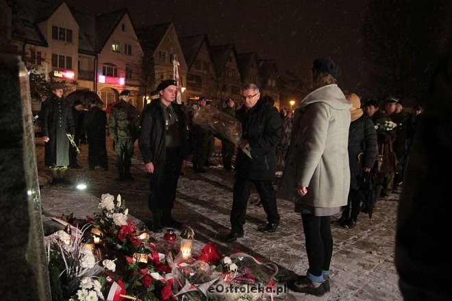 Ostrołęczanie uczcili pamięć Żołnierzy Wyklętych [01.03.2016] - zdjęcie #18 - eOstroleka.pl