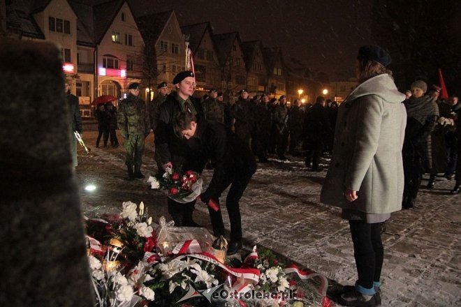 Ostrołęczanie uczcili pamięć Żołnierzy Wyklętych [01.03.2016] - zdjęcie #13 - eOstroleka.pl