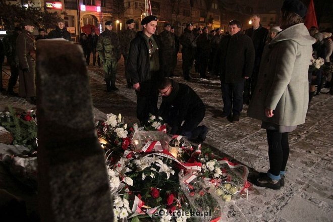 Ostrołęczanie uczcili pamięć Żołnierzy Wyklętych [01.03.2016] - zdjęcie #9 - eOstroleka.pl