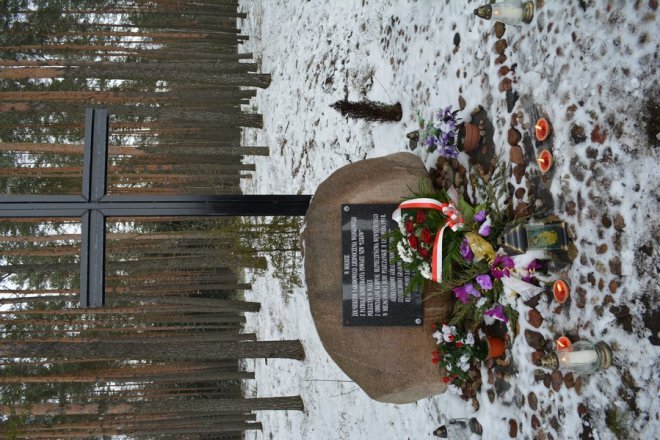 Uroczystości upamiętniające Żołnierzy Wyklętych w Dudach Puszczańskich [02.03.2016] - zdjęcie #12 - eOstroleka.pl