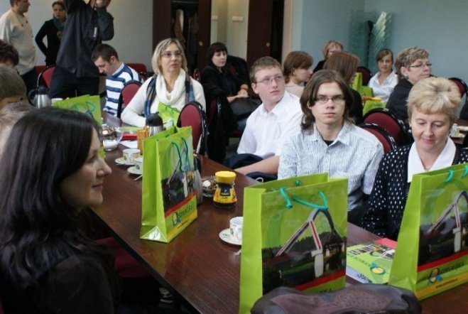 Nagrody za zbiórkę baterii (15.10.09)  - zdjęcie #2 - eOstroleka.pl