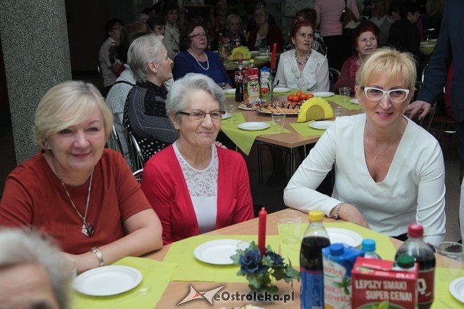 Wieczorne spotkanie z niespodziankami od samorządowców na Dzień Kobiet [08.03.2016] - zdjęcie #6 - eOstroleka.pl