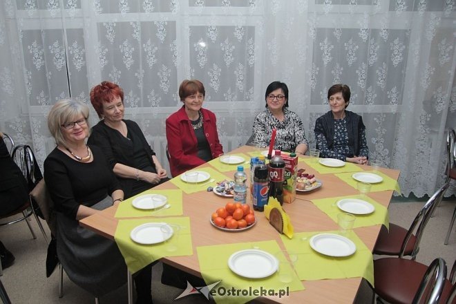Wieczorne spotkanie z niespodziankami od samorządowców na Dzień Kobiet [08.03.2016] - zdjęcie #9 - eOstroleka.pl
